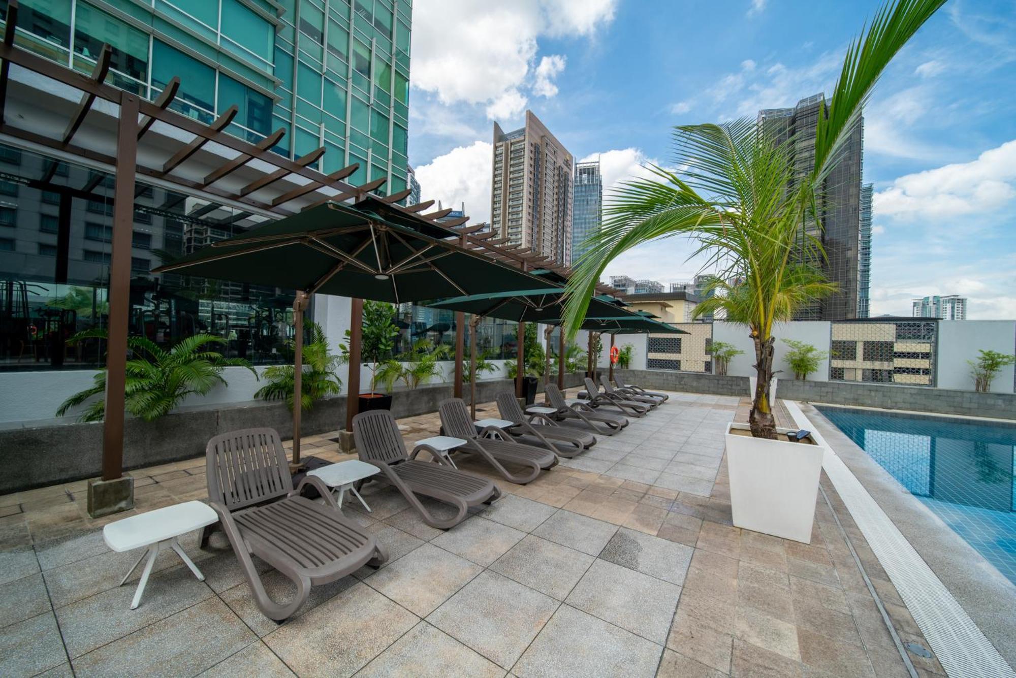 Hotel St Giles Boulevard 4*